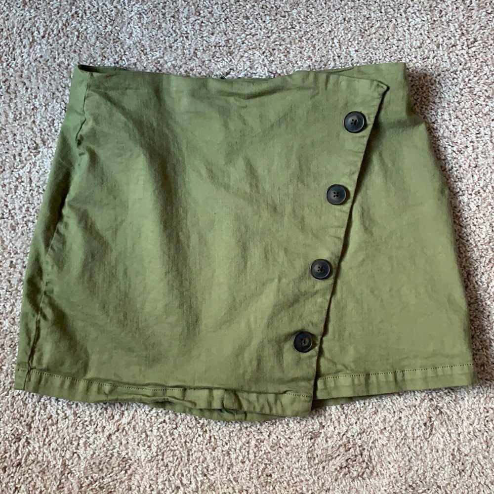 FRANCESCA’S GREEN MINI SKIRT